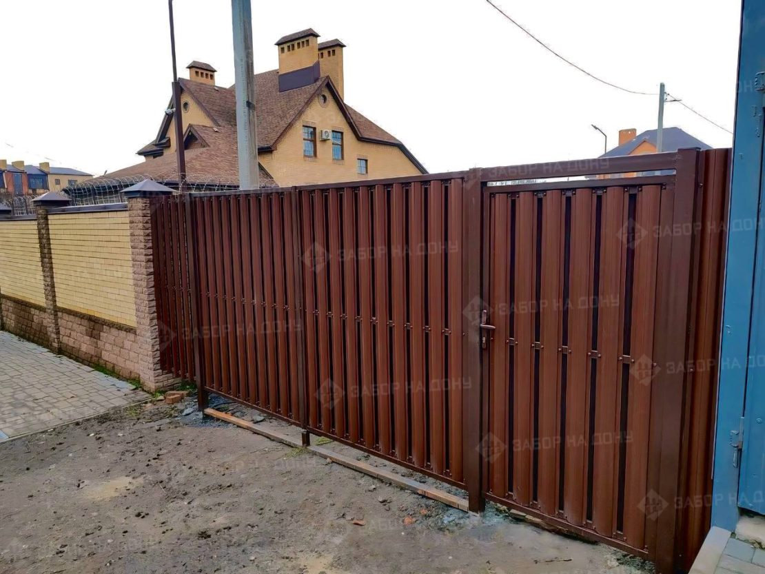 Ворота с калиткой для частного дома и дачи  в Подольске